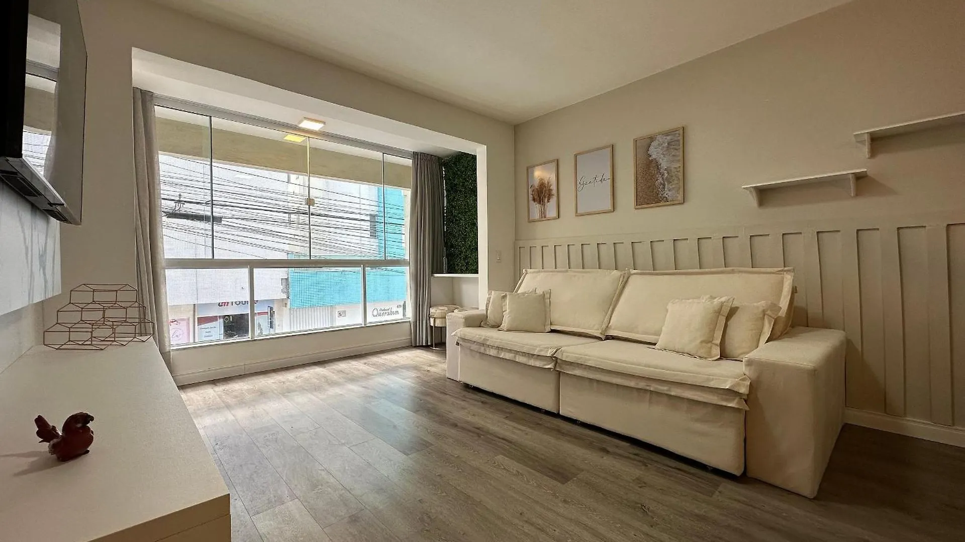 La02- 2 Suites +1Quarto | Jacuzzi | Churrasqueira Balneario Camboriu Brazil
