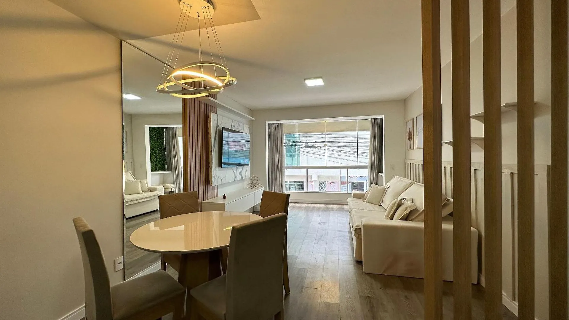 La02- 2 Suites +1Quarto | Jacuzzi | Churrasqueira Balneario Camboriu Apartment