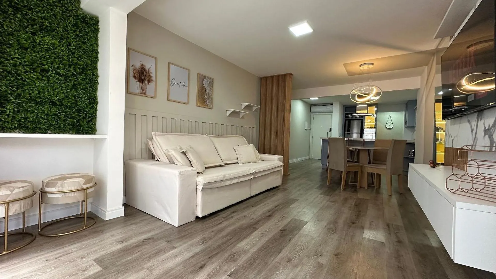 La02- 2 Suites +1Quarto | Jacuzzi | Churrasqueira Balneario Camboriu
