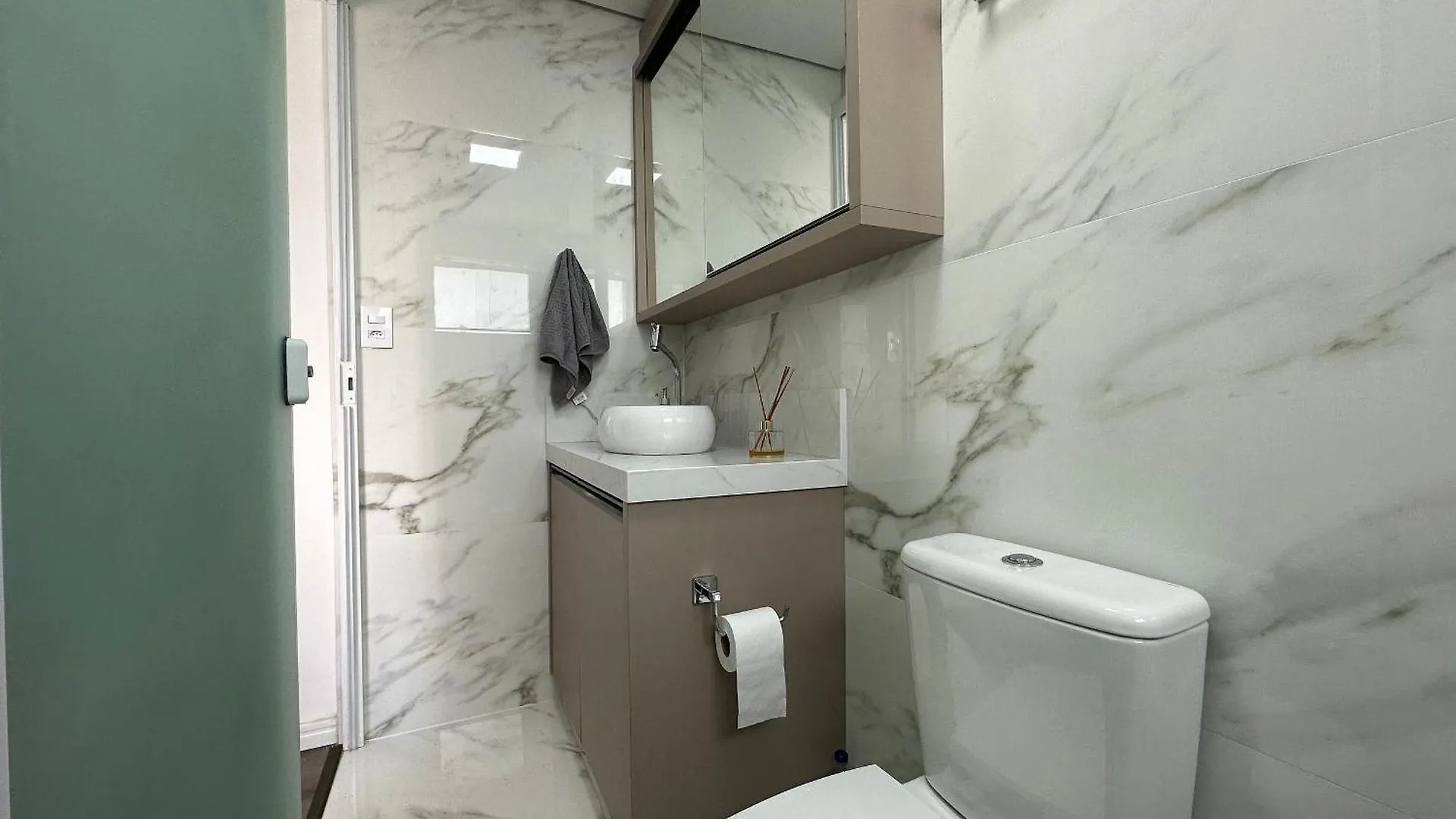 La02- 2 Suites +1Quarto | Jacuzzi | Churrasqueira Balneario Camboriu