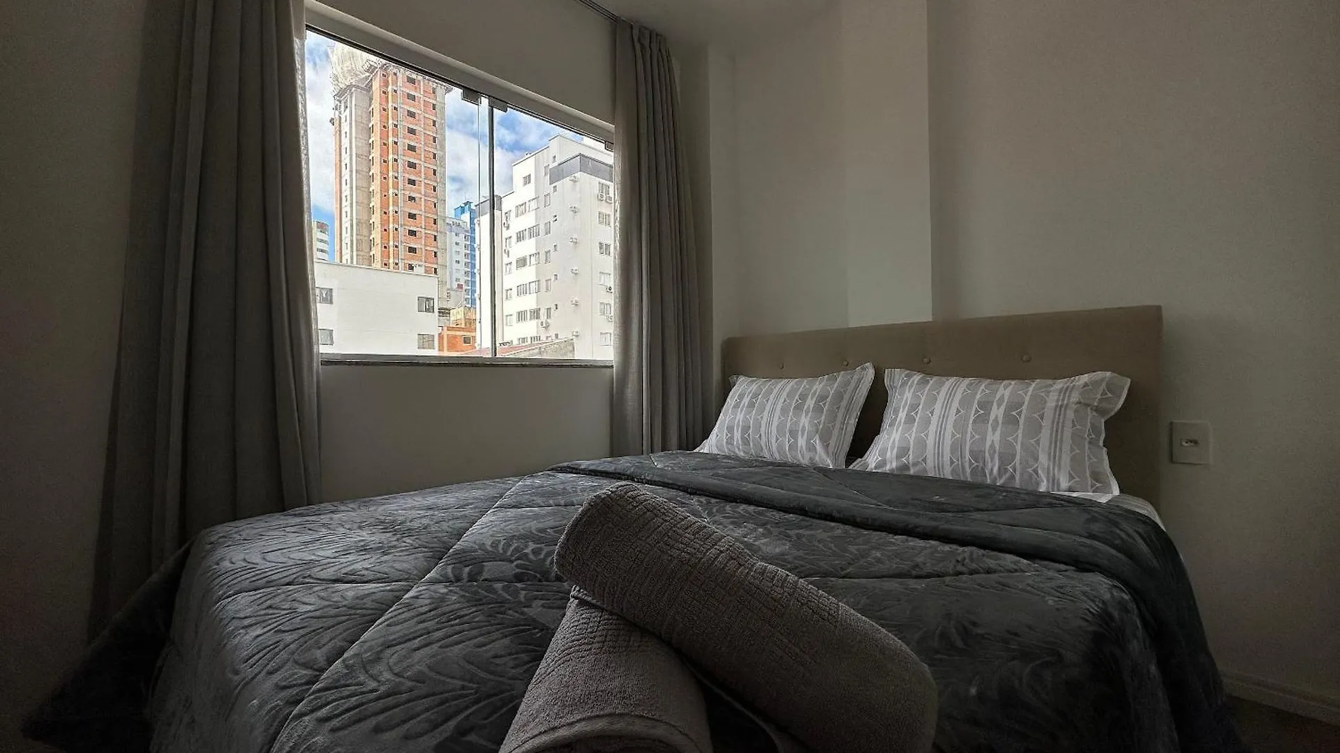 La02- 2 Suites +1Quarto | Jacuzzi | Churrasqueira Balneario Camboriu Apartment