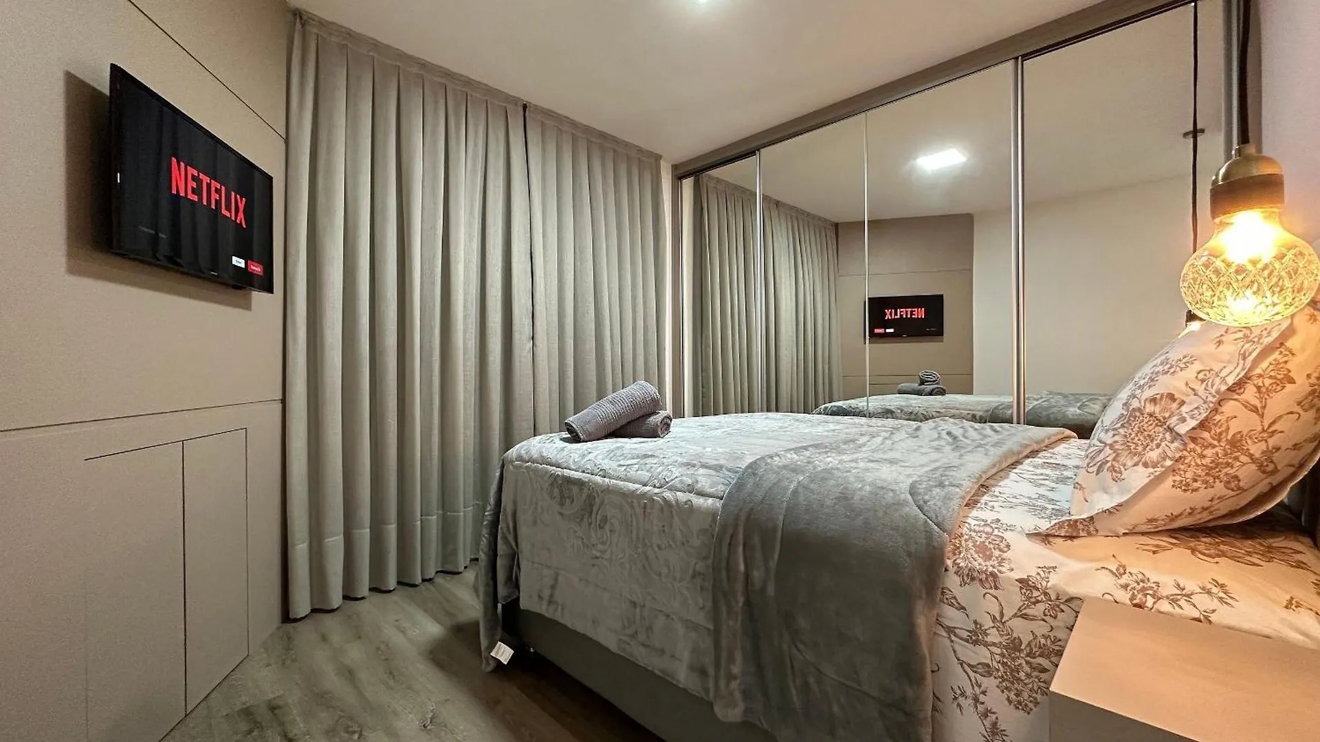 Apartment La02- 2 Suites +1Quarto | Jacuzzi | Churrasqueira Balneario Camboriu