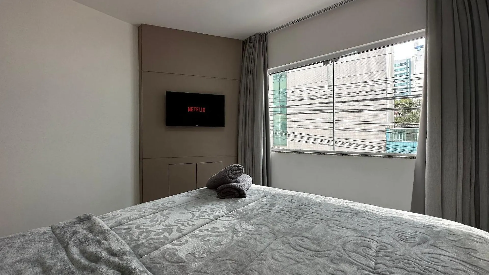 La02- 2 Suites +1Quarto | Jacuzzi | Churrasqueira Balneario Camboriu 0*,  Brazil