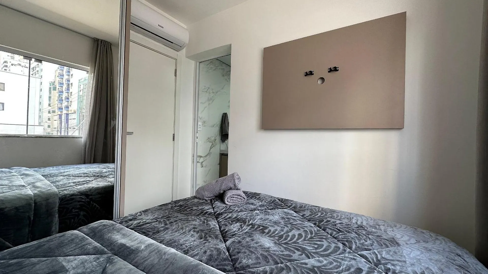 La02- 2 Suites +1Quarto | Jacuzzi | Churrasqueira Balneario Camboriu Brazil