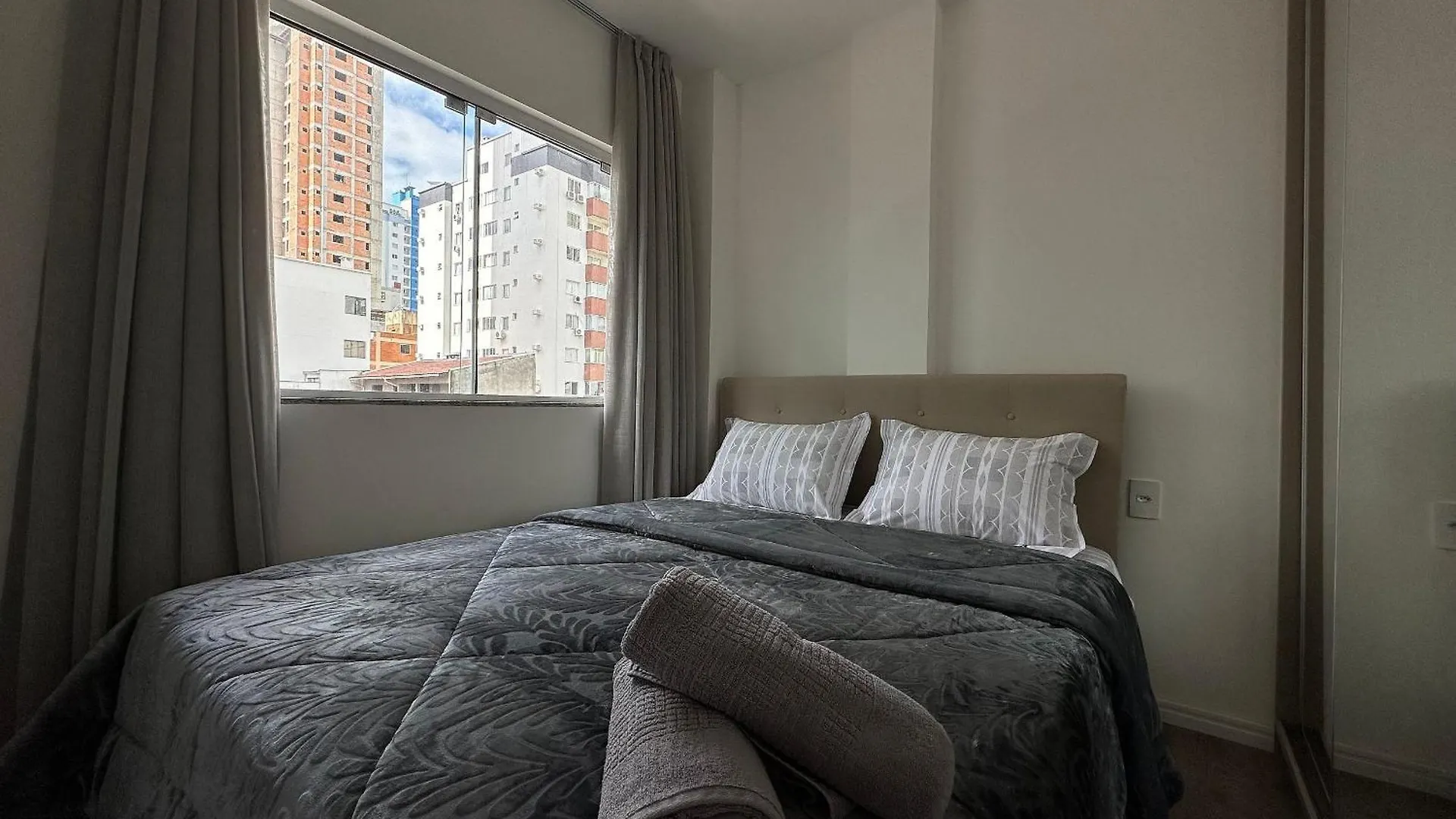 La02- 2 Suites +1Quarto | Jacuzzi | Churrasqueira Balneario Camboriu 0*,  Brazil