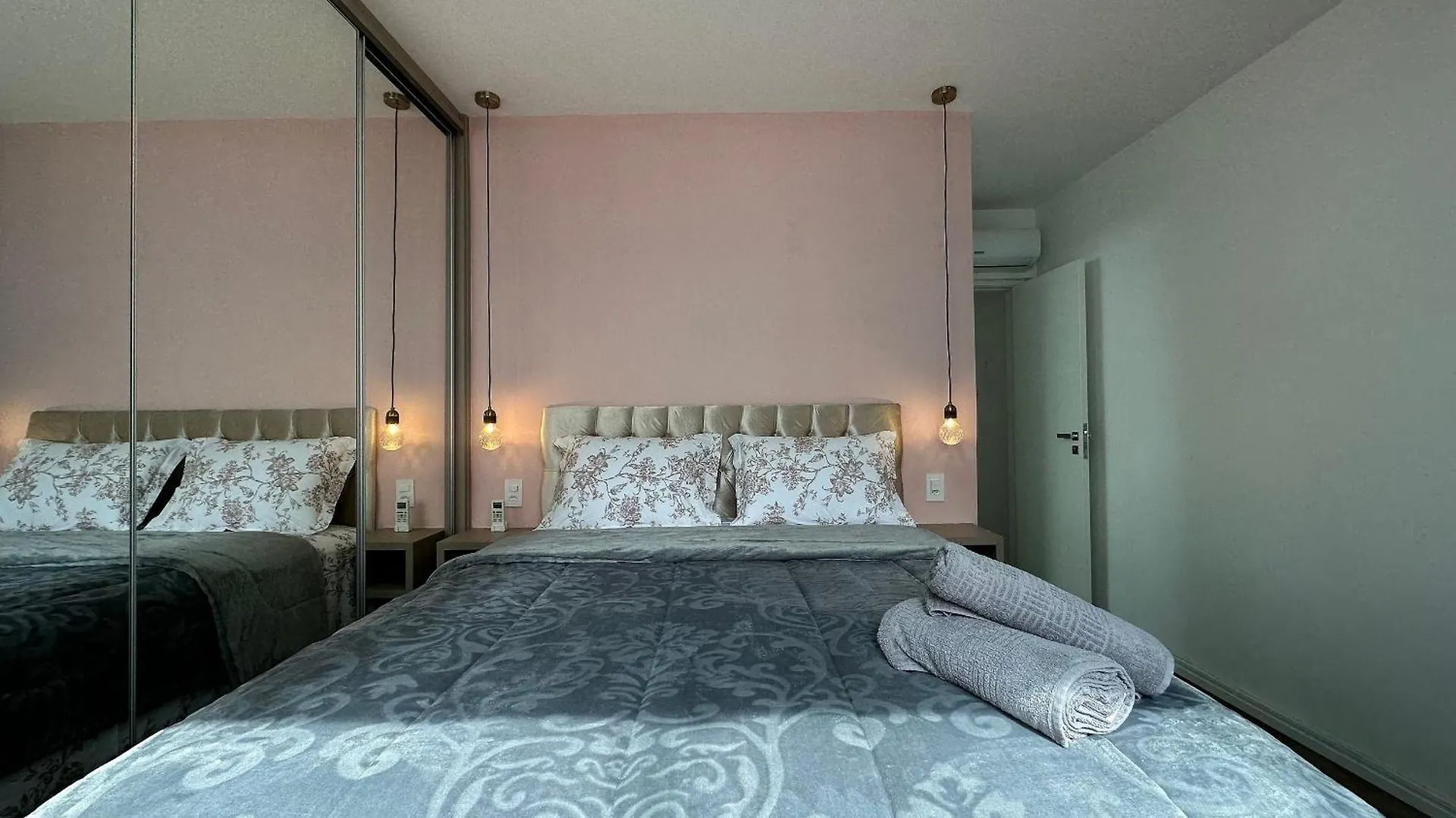 La02- 2 Suites +1Quarto | Jacuzzi | Churrasqueira Balneario Camboriu Apartment