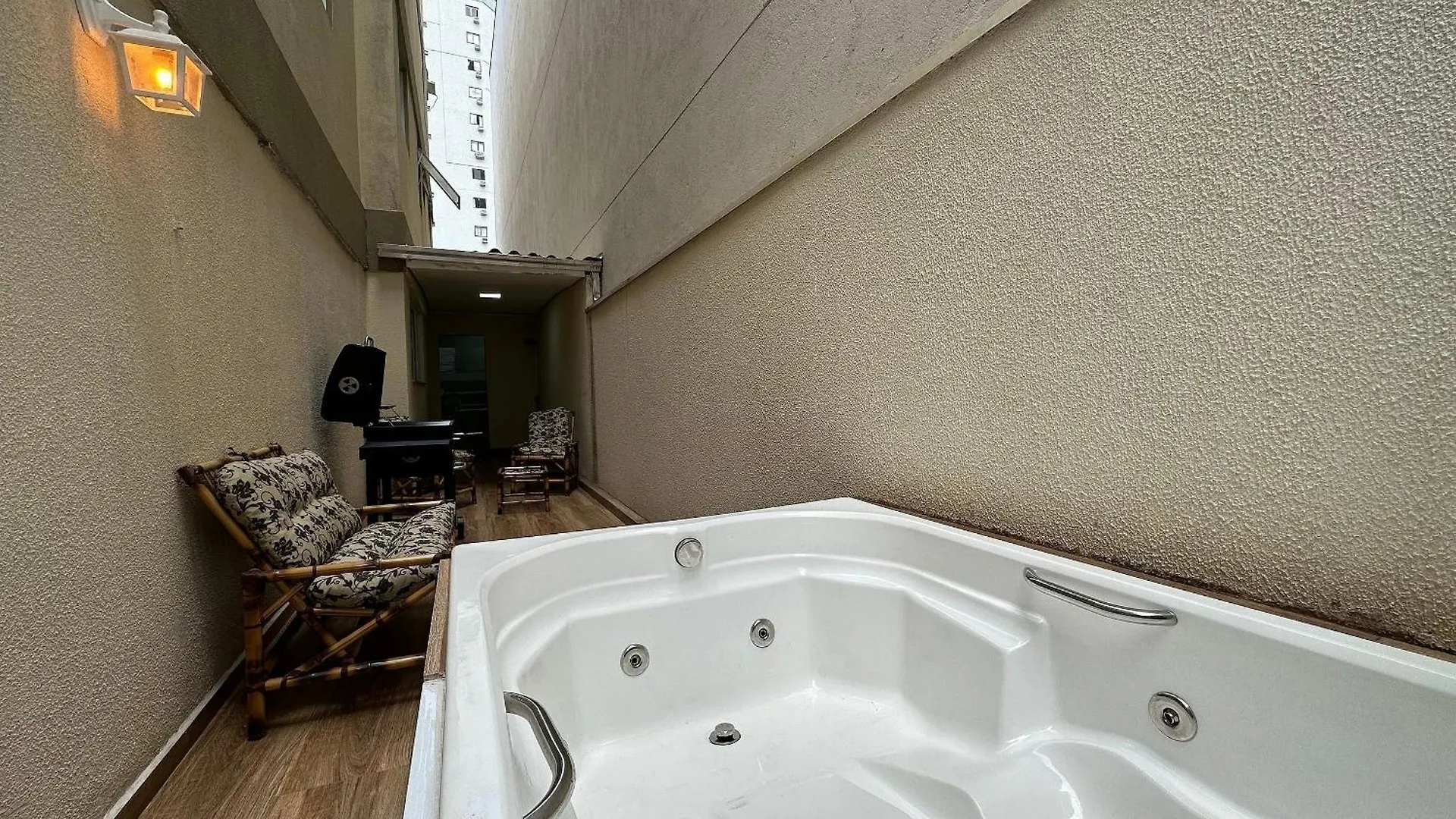 La02- 2 Suites +1Quarto | Jacuzzi | Churrasqueira Balneario Camboriu 0*,  Brazil