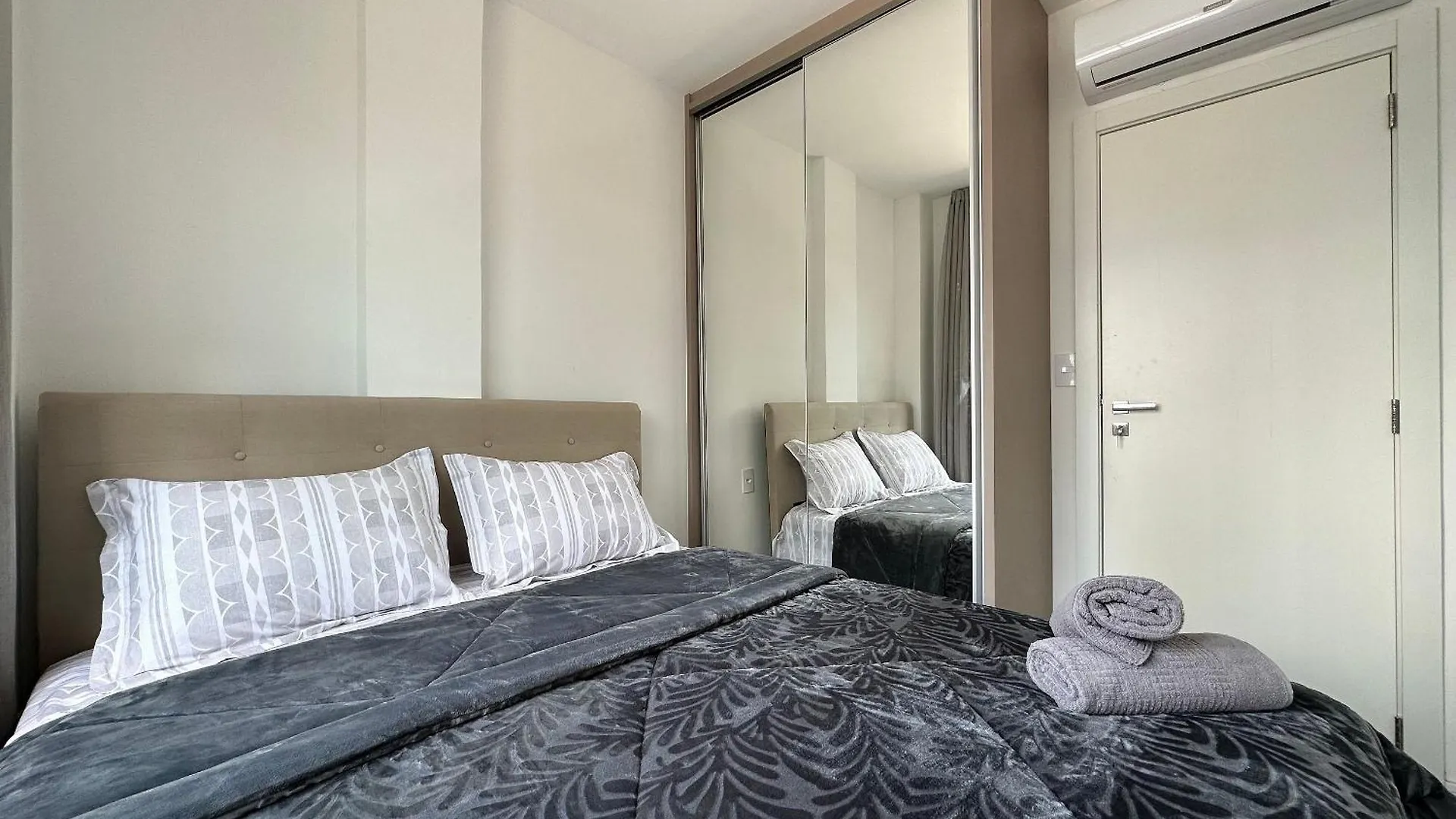 La02- 2 Suites +1Quarto | Jacuzzi | Churrasqueira Balneario Camboriu 0*,  Brazil