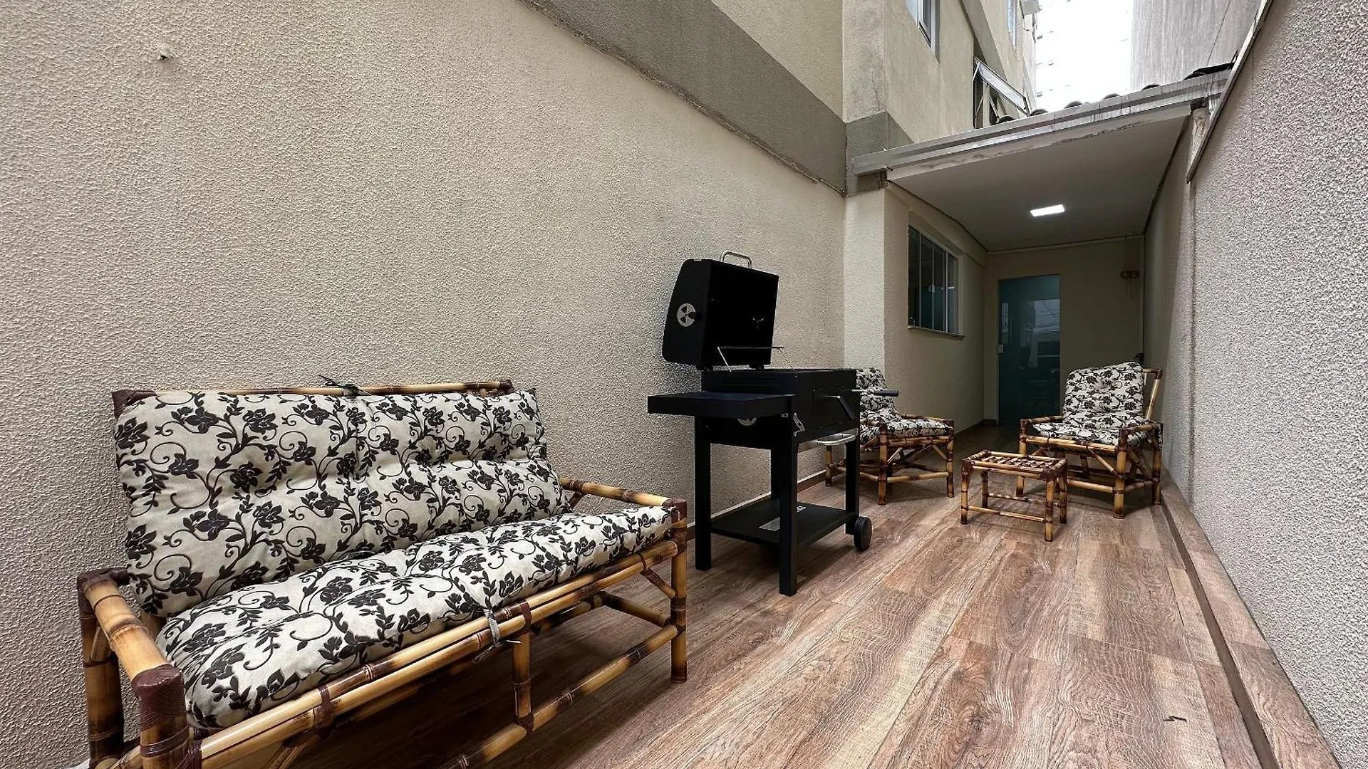 La02- 2 Suites +1Quarto | Jacuzzi | Churrasqueira Balneario Camboriu Apartment